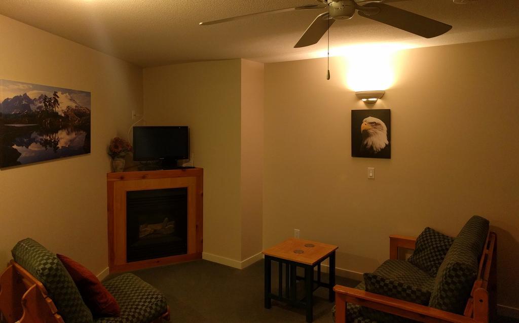 Cedar Wood Lodge Bed & Breakfast Inn Port Alberni Zewnętrze zdjęcie