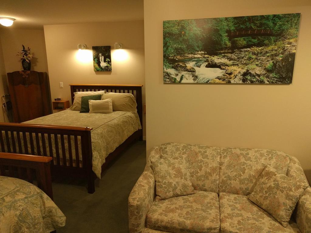Cedar Wood Lodge Bed & Breakfast Inn Port Alberni Zewnętrze zdjęcie