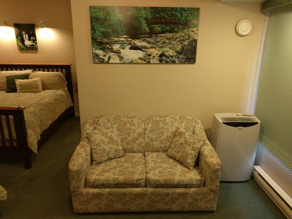 Cedar Wood Lodge Bed & Breakfast Inn Port Alberni Zewnętrze zdjęcie