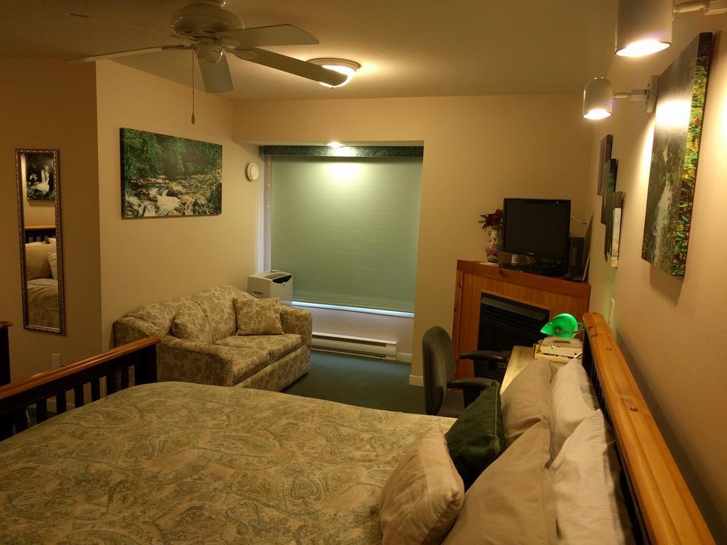 Cedar Wood Lodge Bed & Breakfast Inn Port Alberni Zewnętrze zdjęcie