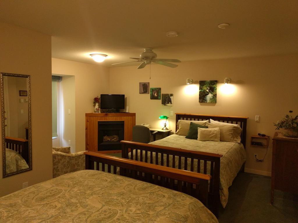 Cedar Wood Lodge Bed & Breakfast Inn Port Alberni Zewnętrze zdjęcie