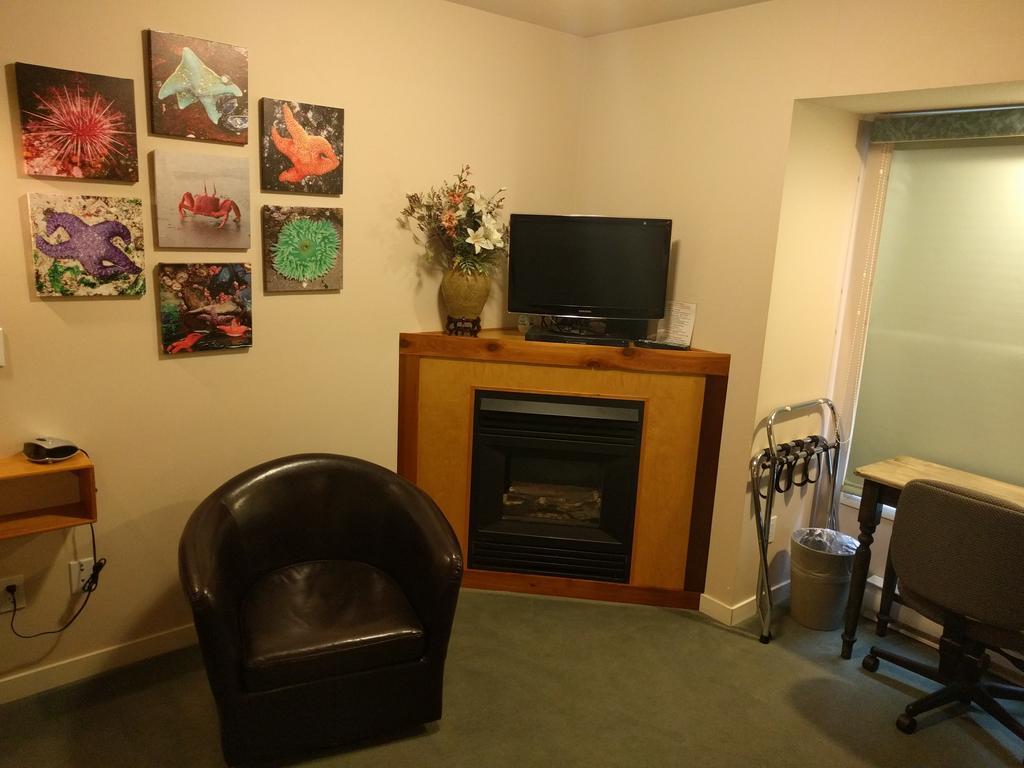 Cedar Wood Lodge Bed & Breakfast Inn Port Alberni Zewnętrze zdjęcie