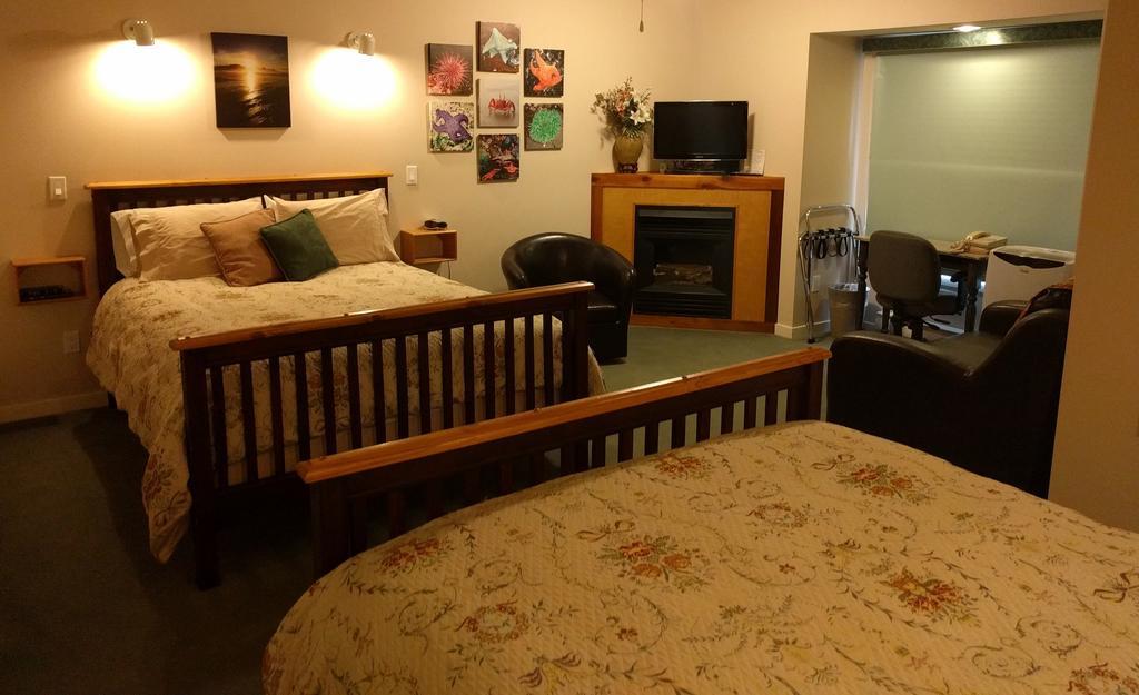 Cedar Wood Lodge Bed & Breakfast Inn Port Alberni Zewnętrze zdjęcie