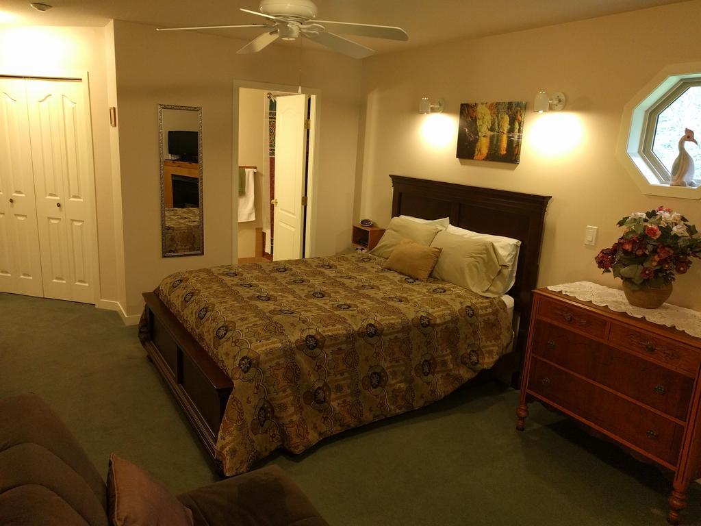 Cedar Wood Lodge Bed & Breakfast Inn Port Alberni Zewnętrze zdjęcie