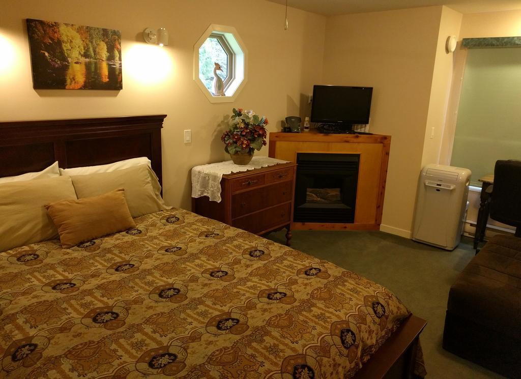 Cedar Wood Lodge Bed & Breakfast Inn Port Alberni Zewnętrze zdjęcie