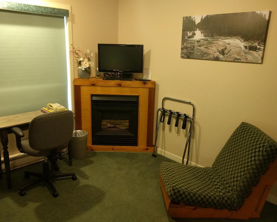 Cedar Wood Lodge Bed & Breakfast Inn Port Alberni Zewnętrze zdjęcie