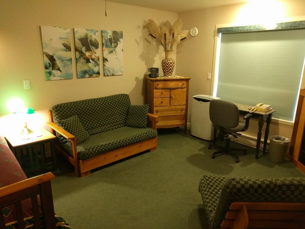 Cedar Wood Lodge Bed & Breakfast Inn Port Alberni Zewnętrze zdjęcie