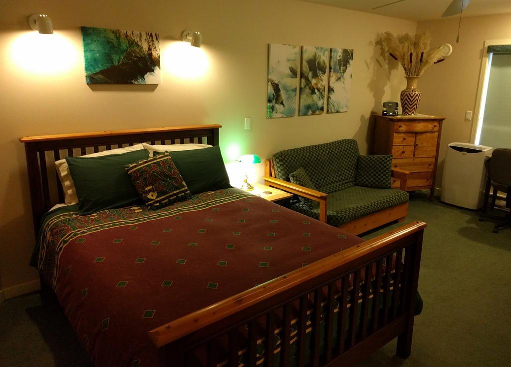 Cedar Wood Lodge Bed & Breakfast Inn Port Alberni Zewnętrze zdjęcie