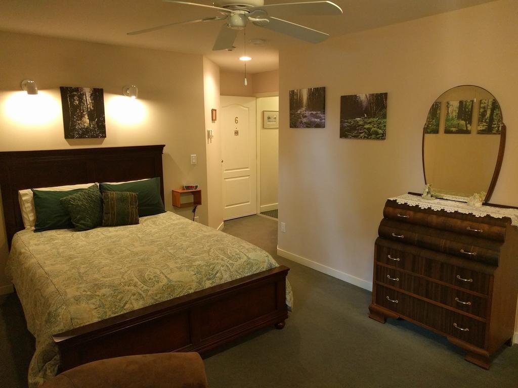 Cedar Wood Lodge Bed & Breakfast Inn Port Alberni Zewnętrze zdjęcie