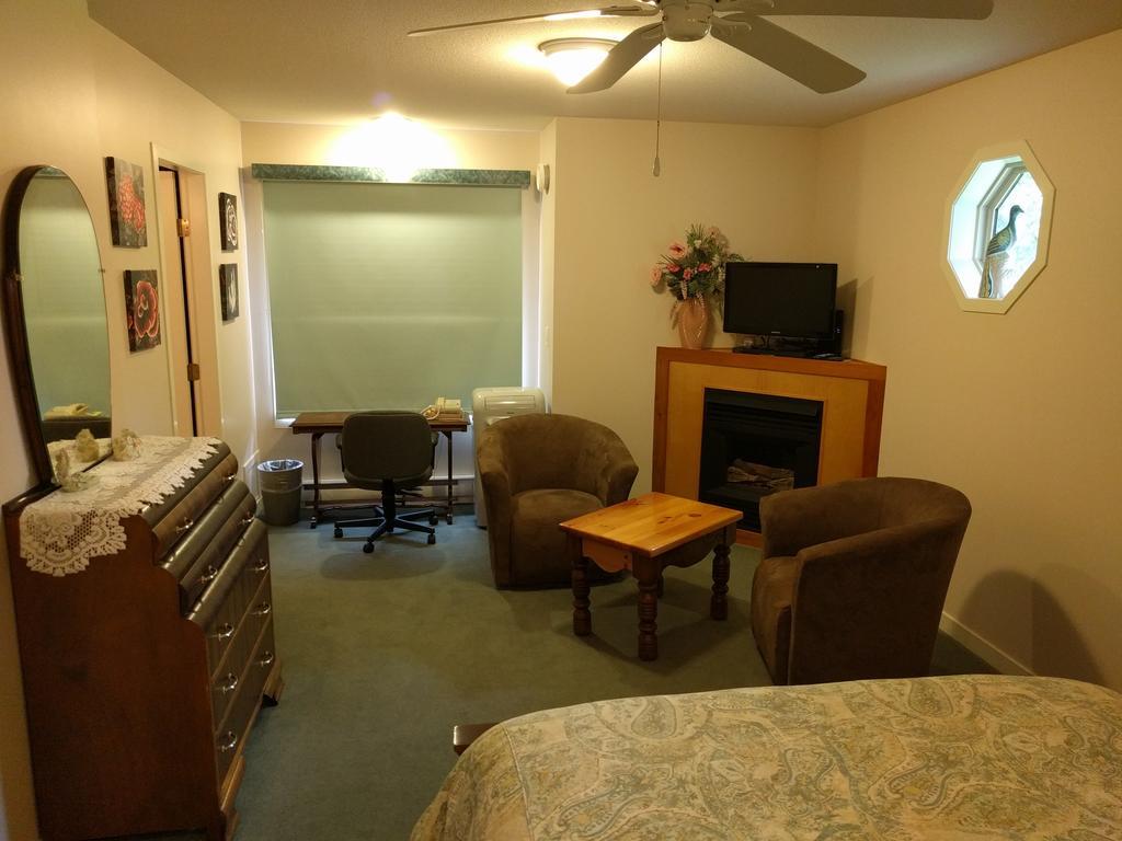 Cedar Wood Lodge Bed & Breakfast Inn Port Alberni Zewnętrze zdjęcie