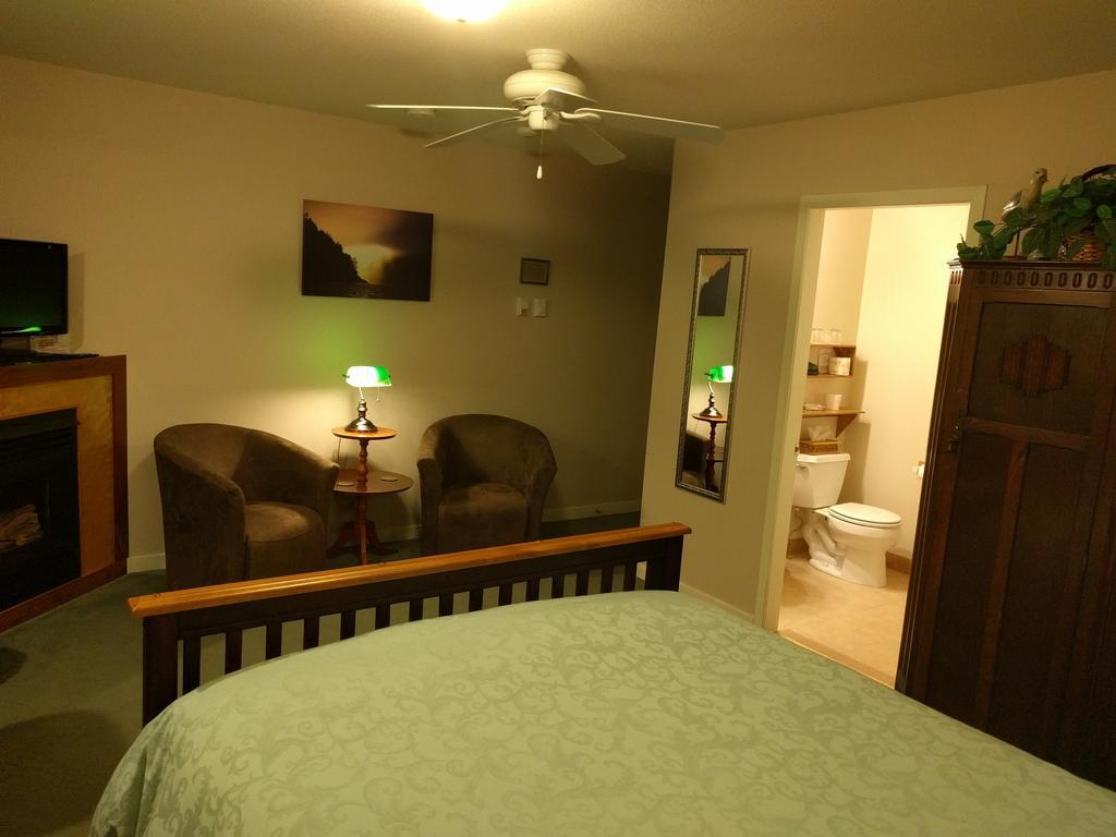 Cedar Wood Lodge Bed & Breakfast Inn Port Alberni Zewnętrze zdjęcie