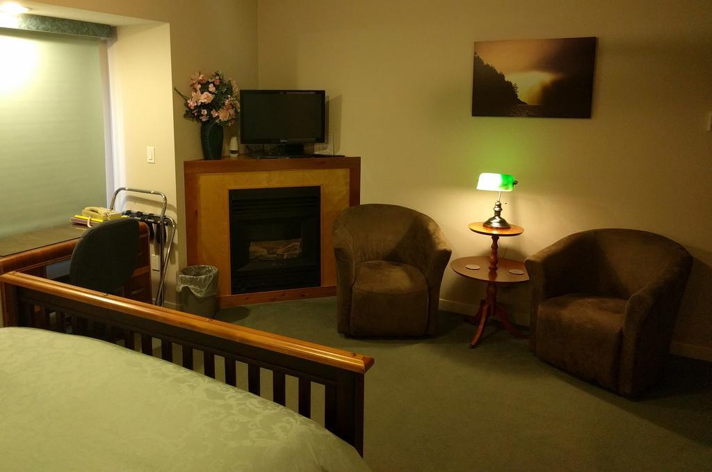 Cedar Wood Lodge Bed & Breakfast Inn Port Alberni Zewnętrze zdjęcie