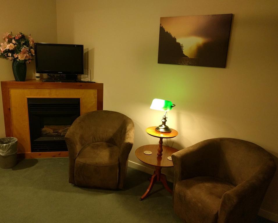 Cedar Wood Lodge Bed & Breakfast Inn Port Alberni Zewnętrze zdjęcie