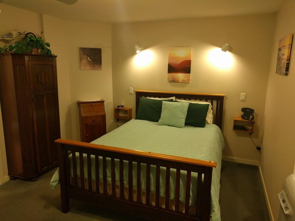 Cedar Wood Lodge Bed & Breakfast Inn Port Alberni Zewnętrze zdjęcie