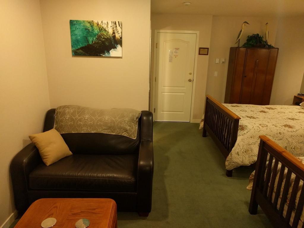 Cedar Wood Lodge Bed & Breakfast Inn Port Alberni Zewnętrze zdjęcie