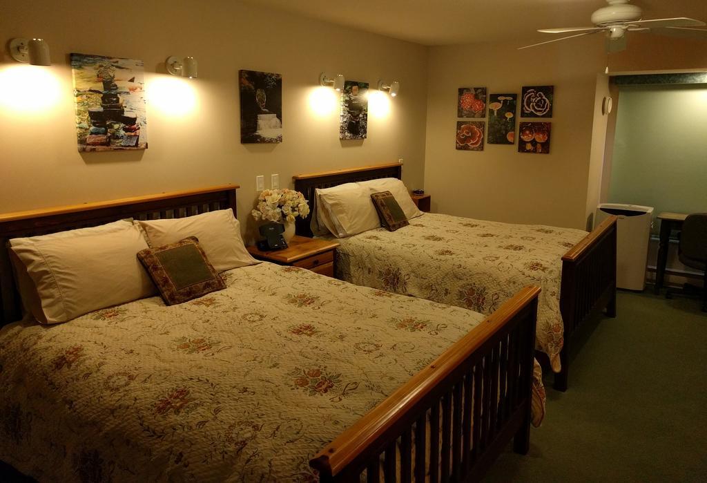 Cedar Wood Lodge Bed & Breakfast Inn Port Alberni Zewnętrze zdjęcie