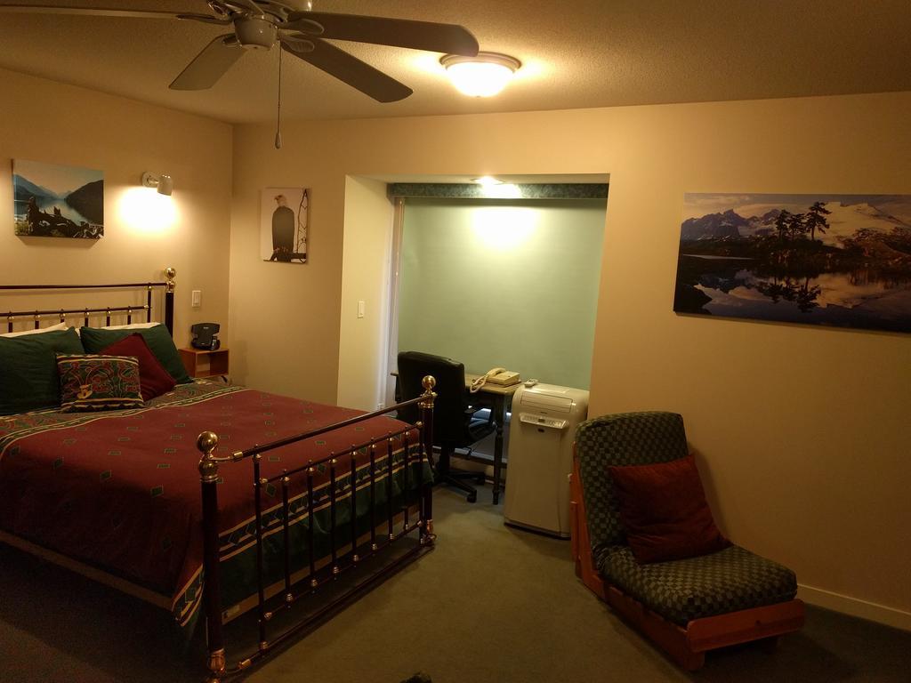 Cedar Wood Lodge Bed & Breakfast Inn Port Alberni Zewnętrze zdjęcie