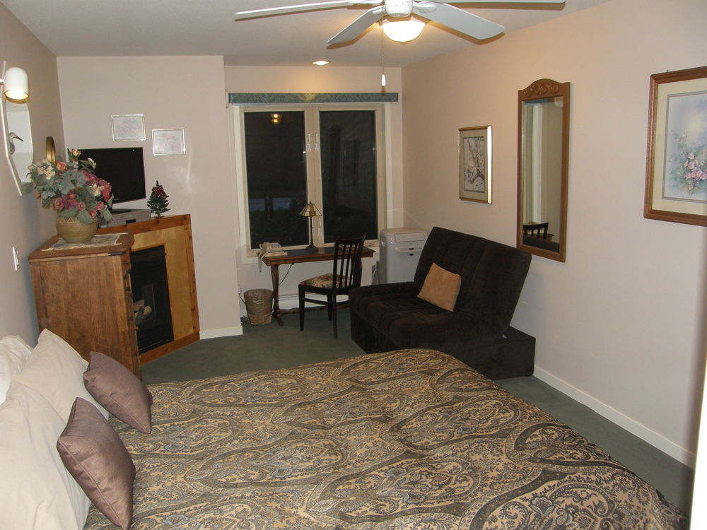 Cedar Wood Lodge Bed & Breakfast Inn Port Alberni Zewnętrze zdjęcie
