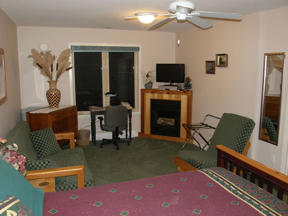 Cedar Wood Lodge Bed & Breakfast Inn Port Alberni Zewnętrze zdjęcie