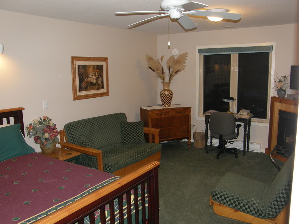 Cedar Wood Lodge Bed & Breakfast Inn Port Alberni Zewnętrze zdjęcie