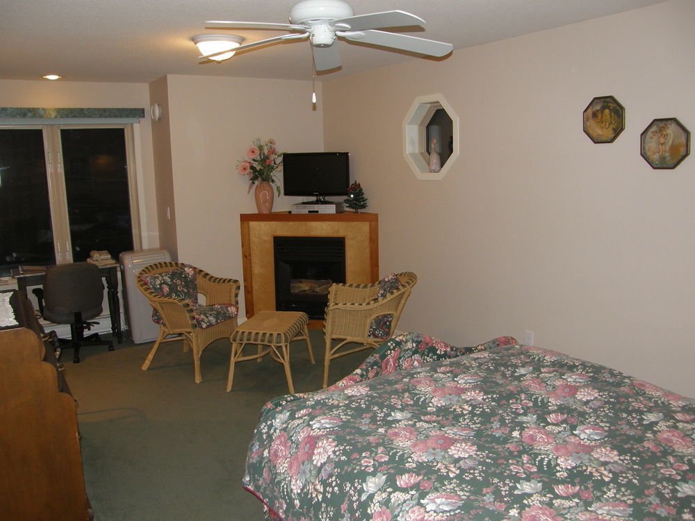 Cedar Wood Lodge Bed & Breakfast Inn Port Alberni Zewnętrze zdjęcie